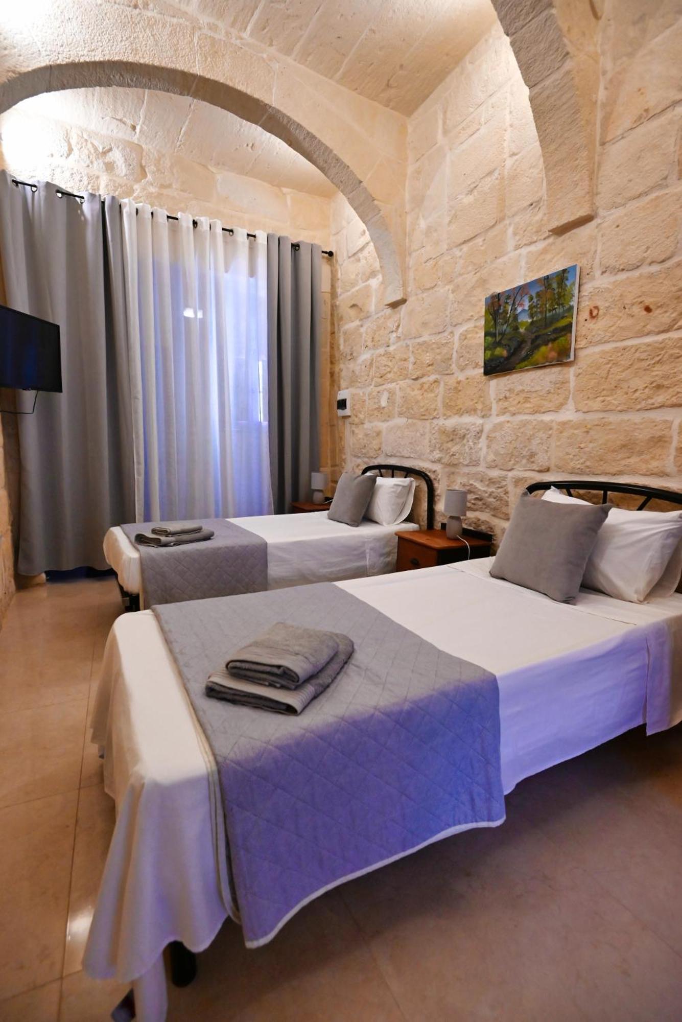 The Cloisters Bed And Breakfast Xagħra Dış mekan fotoğraf