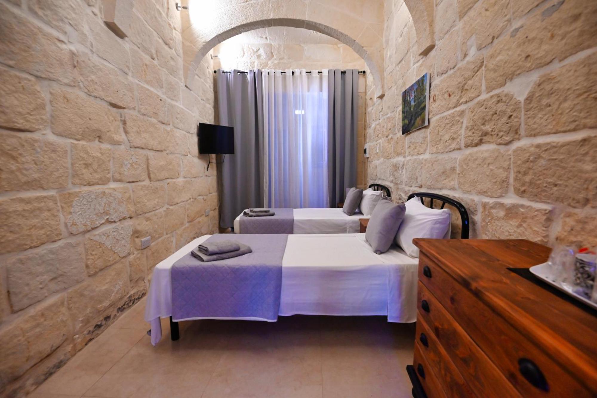 The Cloisters Bed And Breakfast Xagħra Dış mekan fotoğraf