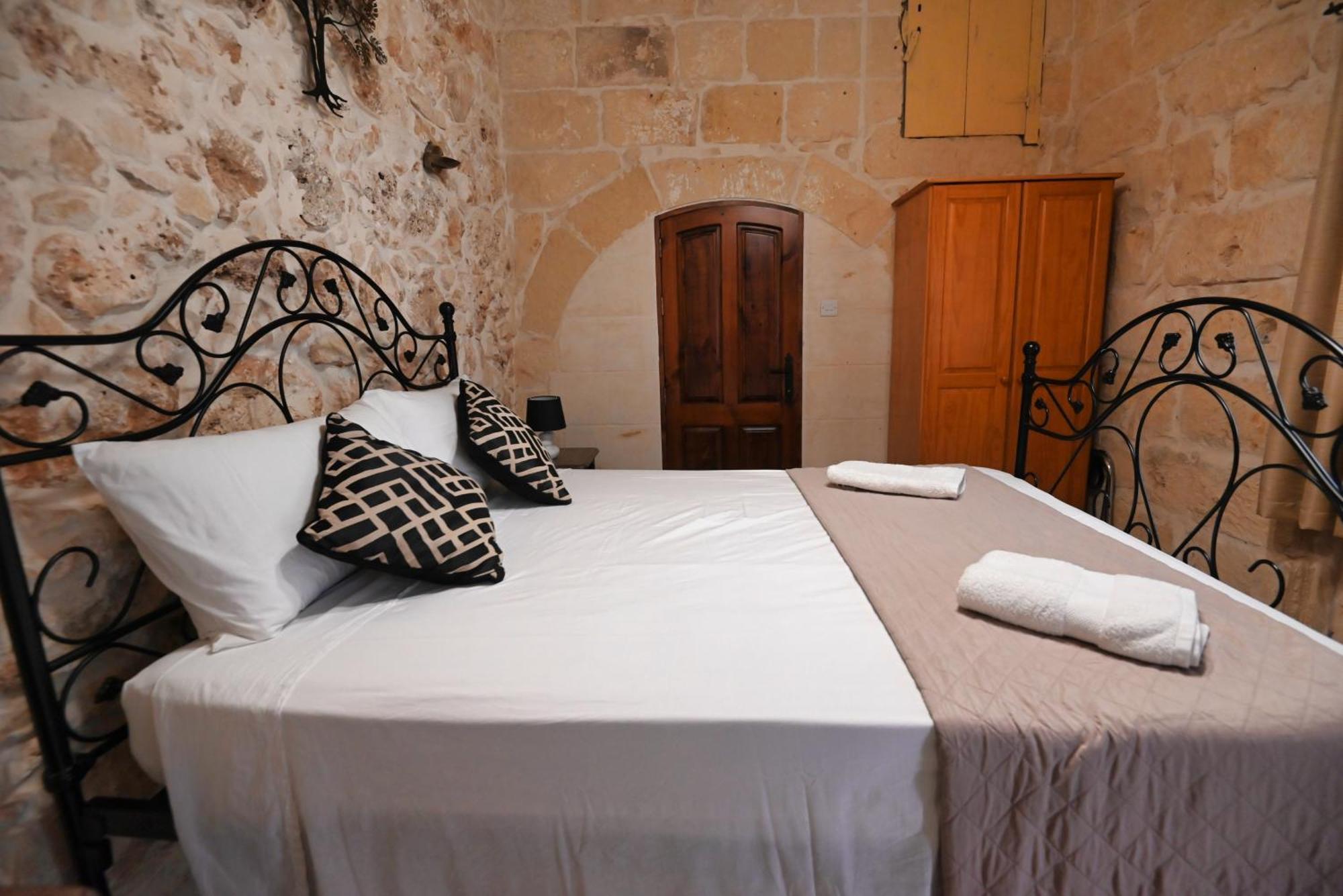 The Cloisters Bed And Breakfast Xagħra Dış mekan fotoğraf