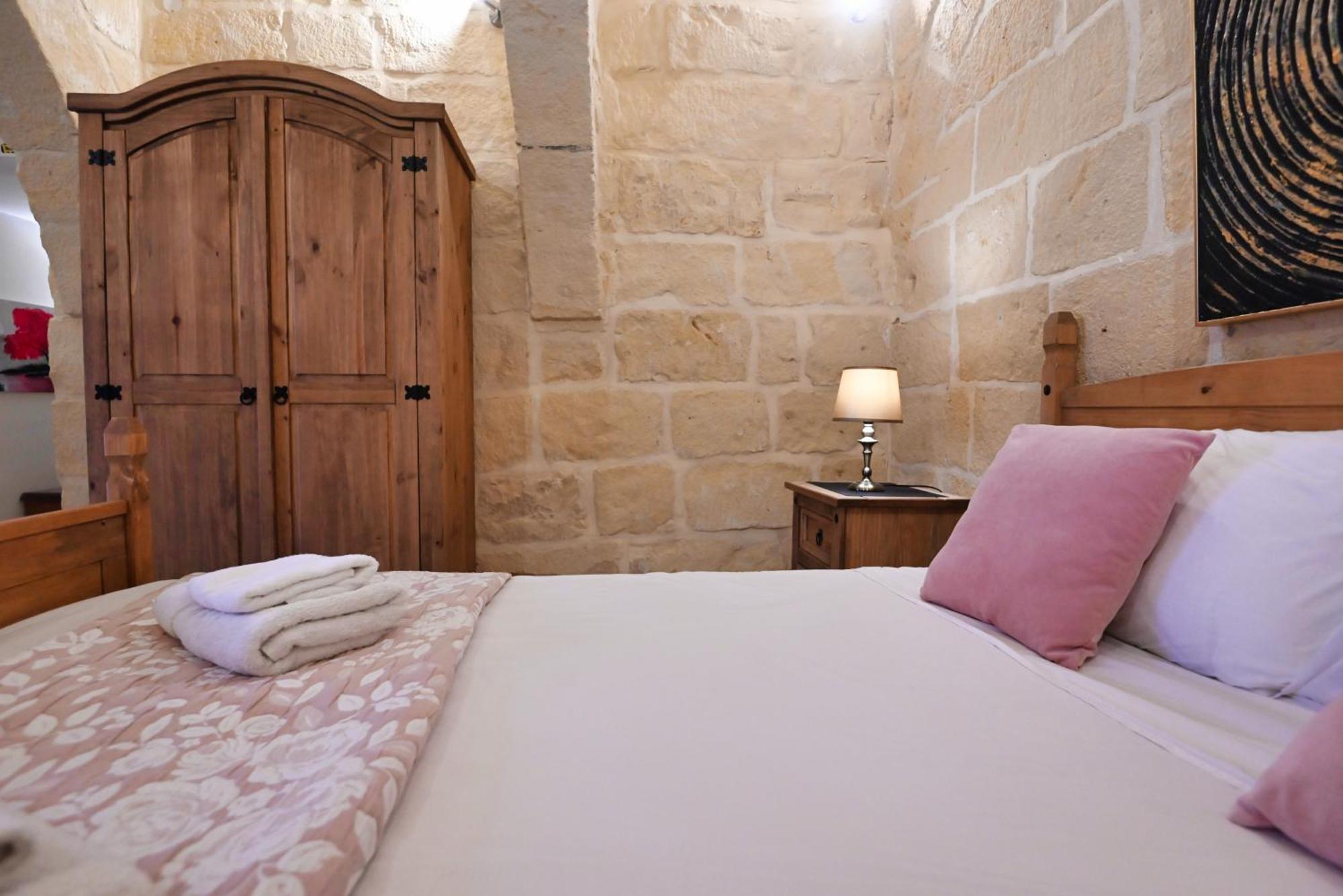 The Cloisters Bed And Breakfast Xagħra Dış mekan fotoğraf