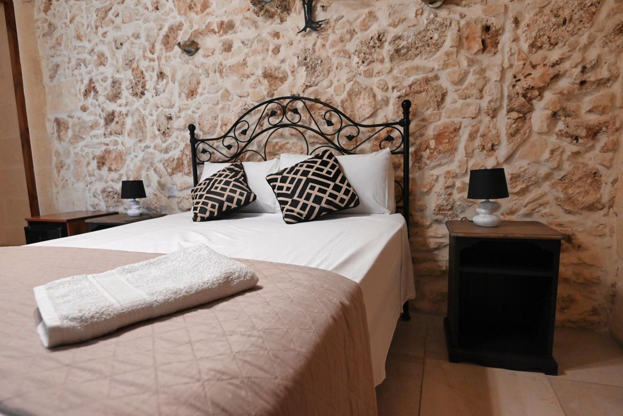 The Cloisters Bed And Breakfast Xagħra Dış mekan fotoğraf