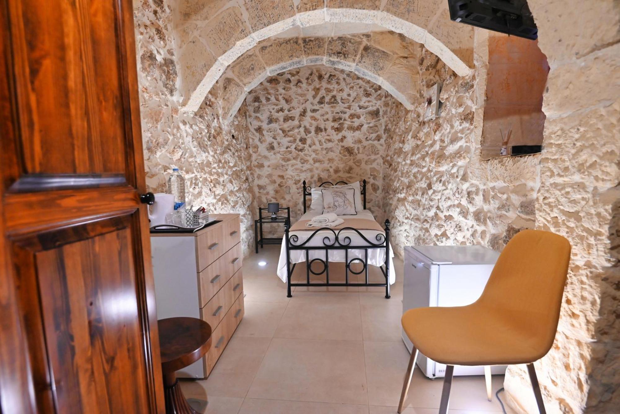 The Cloisters Bed And Breakfast Xagħra Dış mekan fotoğraf