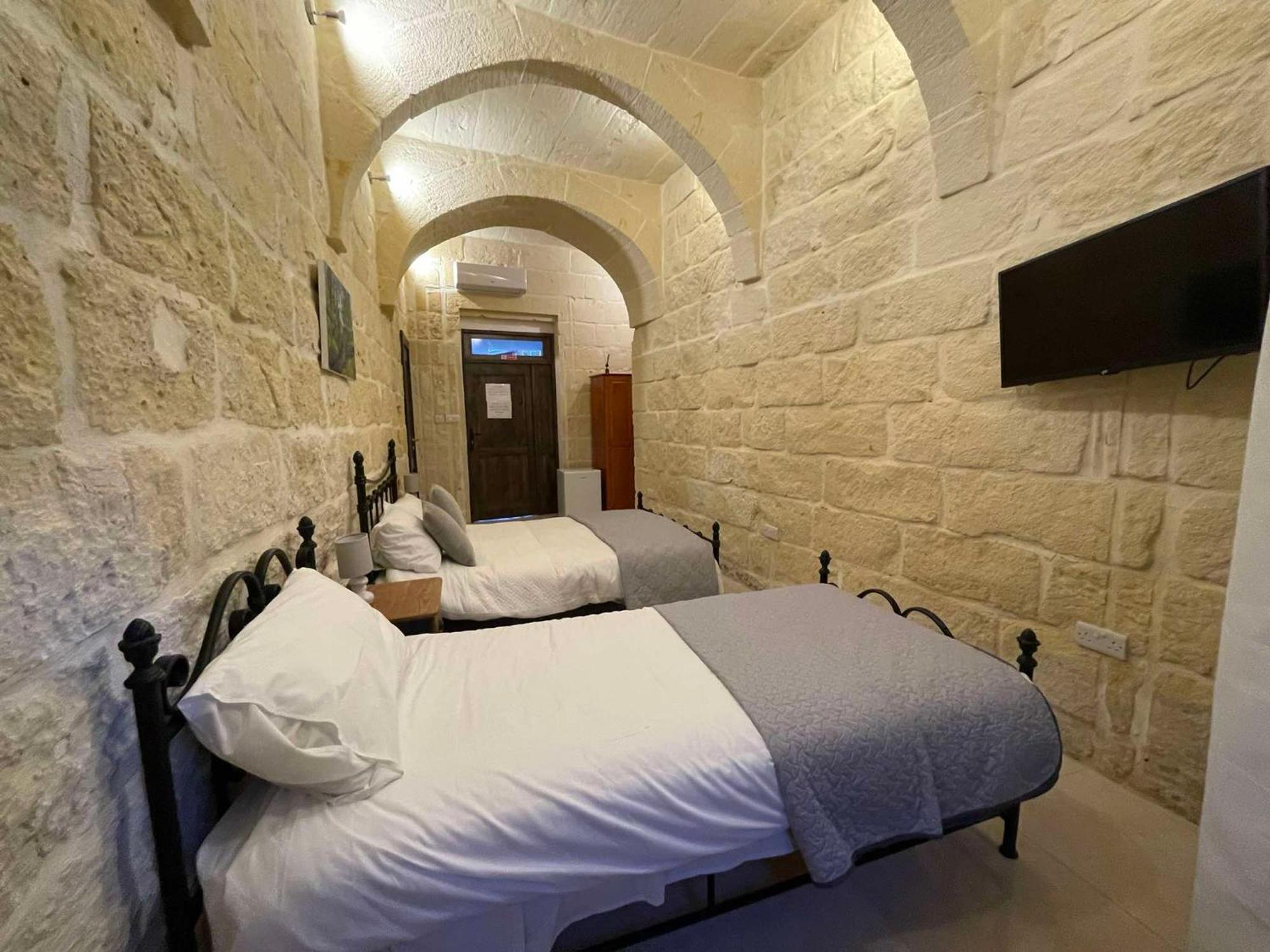The Cloisters Bed And Breakfast Xagħra Dış mekan fotoğraf